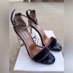 Steve Madden velvet Carrson